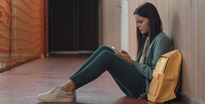 Estudante desanimada após reprovação